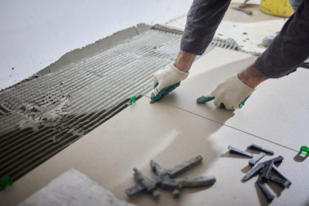 Comment reconnaître un artisan parquet qualifié pour vos travaux ?